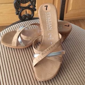 Sz 7 Italian wedge sandals